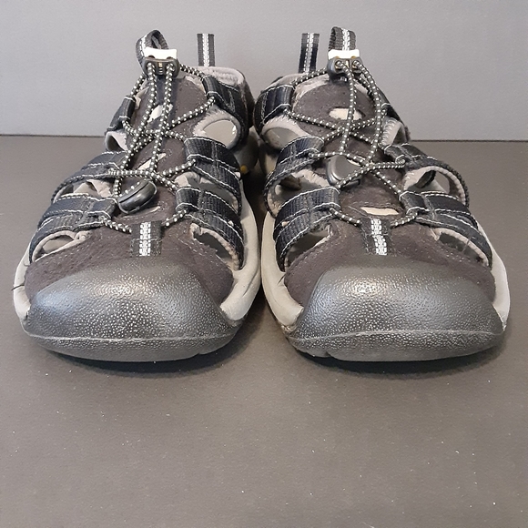 KEEN KANYON FISHERMAN BLACK WATERPROOF SLIP ON BUNGEE SANDALS 1126-BKGA  SIZE 9 main image 12